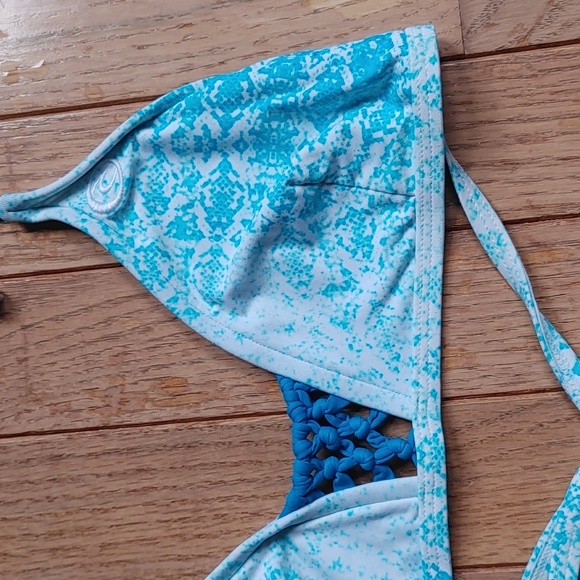 Rip Curl Scale Triangle Bikini Top - Picture 2 of 15